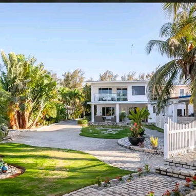 Cod.Z 🚨 ¡ALQUILER DISPONIBLE EN AGOSTO! 🏡 (17-19 y 19-22 de Agosto) . Capacidad 500 personas. Villa de lujo ✨ - 4/10