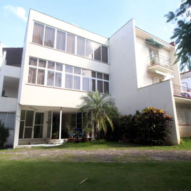 Espectacular propiedad horizontal en zona de embajadas con 5 cuartos y 5 baños!! De lujo actualmente rentada!! En oferta - Img 82255597