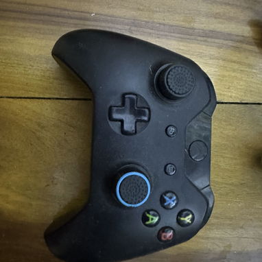Mando PowerA con Cable para Xbox y PC + Grip Dorado (Ideal Batería Cero) - 2/2