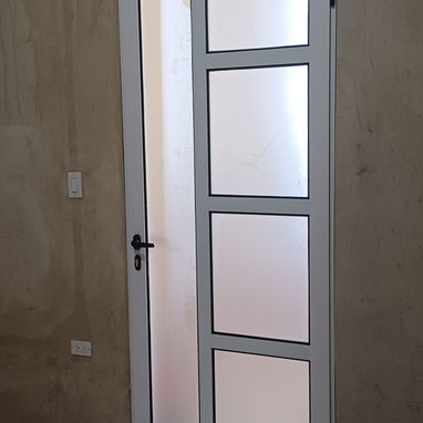 Carpinteria ,Marqueteria de aluminio, y cristal puertas ,ventanas , closet , Bajos de meseta ,paños fijos y más - 13/20