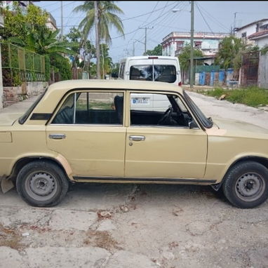 Vendo Lada 2101 con motos 03 y caja 5ta, 7000 usd interesados llamar al 50126571 - 4/4
