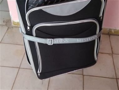 Vendo dos maletas de viaje nuevas solo se han usado una vez - Img main-image