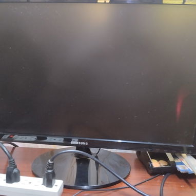 Vendo Camas sin colchón ,PC de Buró y Buró - 7/10