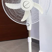 Ventilador pedestal recargable, Rudenkov, 18", carga 1 hora, uso 8 horas -mensajería gratis y garantía - Img 58301931