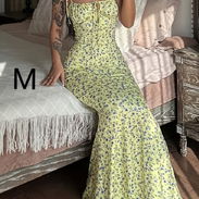 Vestido amarillo con flores talla M - Img 55434589