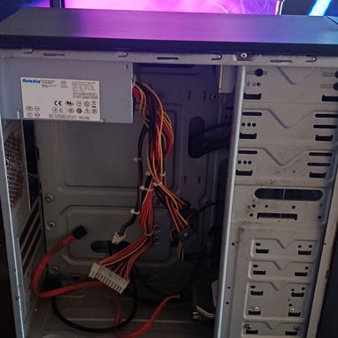 Chasis de PC marca UNYKA en perfecto estado + fuente Hunkey 460W/42A | $15 USD - 3/4