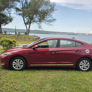 Vendo o Negocio en Hyundai Elantra, 2017 Carro importado - Img 53235636