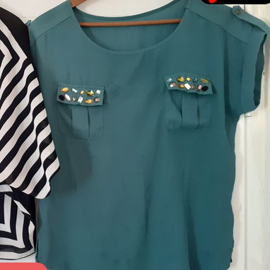 Ropa de uso de mujer en buen estado - Img 125097672