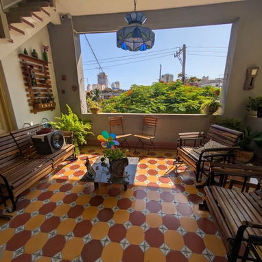 Se vende casa independiente (biplanta en altos) en excelente ubicación: Calle 5ta y Calzada, Plaza de la Revolución. - 9/10