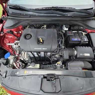 Vendo o Negocio en Hyundai Elantra, 2017 Carro importado - Img 111533632
