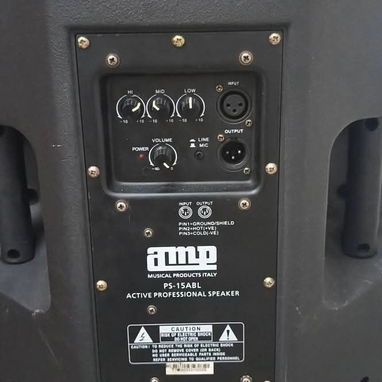 Bafle Autoamplificado profesional 15" con consola nueva y micr贸fono - Img 124101923