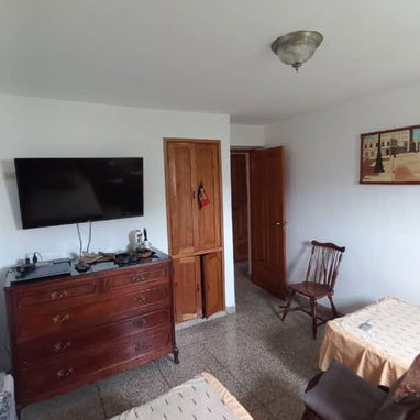 Apartamento en el Vedado, en edificio residencial 🏡 - Img 118955471