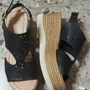 Vendo zapatos de mujer, jóven, sandalias de plataforma No.35 poco uso. Me ajusto - Img 57030813