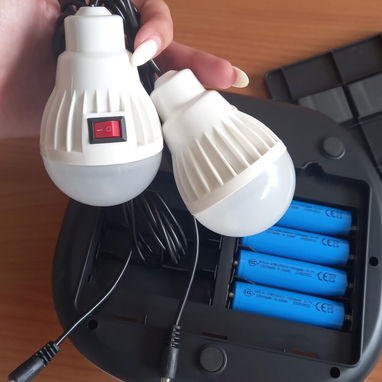 VENTILADOR RECARGABLE DE MESA CON PANEL SOLAR Y 2 BOMBILLOS NEXTEK(GARANTÍA DE 30 DÍAS) - Img 118976339