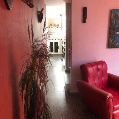 Vendo apart en Vedado 1 cuadra de la universidad no se va la luz - Img 121602884