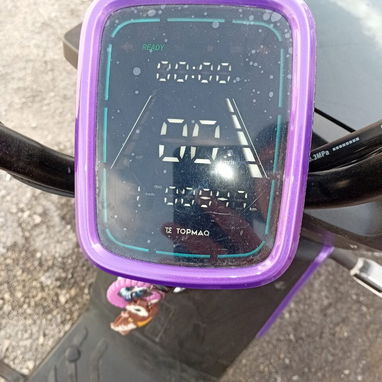 SE VENDE ¡NUEVA! TOPMAQ Evolution (Negro/Morado).  Panel digital, modo Eco, frenos de disco, doble amortiguador. ¡Solo - 4/4