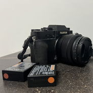 📸 VENDO Fujifilm X-T30 + lente XC 15-45 mm + 2 baterías - Img 58229545