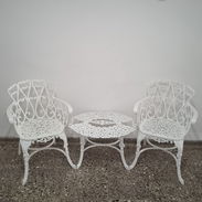 Se vende juego de terraza de aluminio fundido color blanco. 2 butacas y 2 mesitas. - Img 55652322
