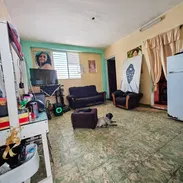 10 de Octubre y Vía Blanca:Apto de 2/4 en 3erPiso,Ventanales a la Calle,Azotea Propia,y Una Casita De Madera Independien - Img 57857150