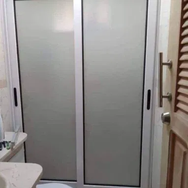Mamparas de baño en aluminio..trabajos por m²..170usd..precio o calidad..austed decide - Img 118990911