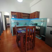 VENDO APARTSMENTO CON TODO DENTRO. 3ER PISO. BALCON. 2 HABITACIONES. - Img 55286703