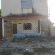🏠 _Casa independiente de 2 plantas , la de arriba con entrada independiente_ . Se deja vacía - Img 54742304