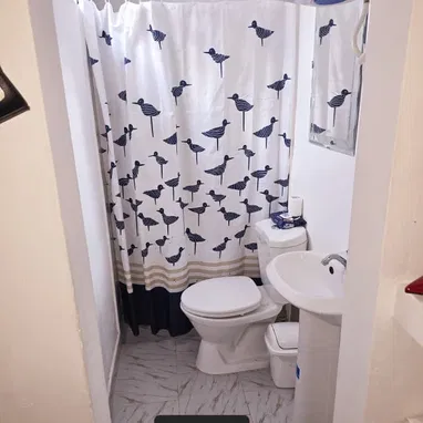 Casa independiente en Playa con garaje 2 cuartos y 2 baños - Img 119288536