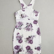 Vestido blanco con estampado de flores ajustado al cuerpo - Img 56356843