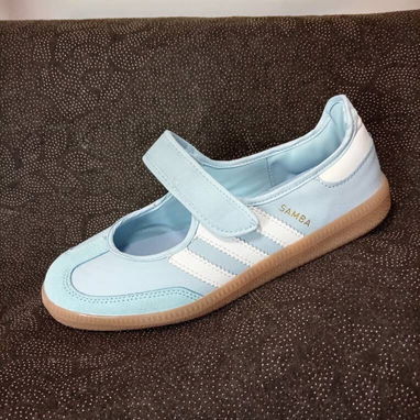 Adidas Samba en forma de zapatilla - Img 124061549