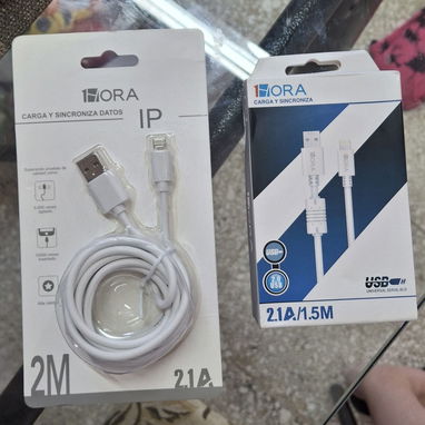 Porta celular para auto, cables de carga de celular, mause inalambrico y audifono - 2/4