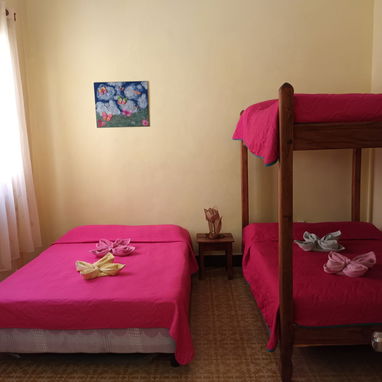 Aquiler para extranjeros 2 habitaciones, una a 10 Euros o Dólares y la otra a 15 por día con baño privado - Img 110893049