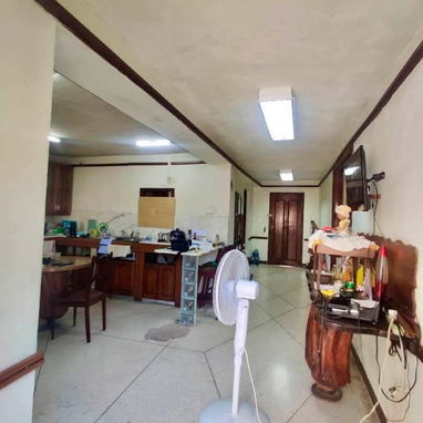 UBICACIÓN IMBATIBLE PARA NEGOCIO EN EL VEDADO! CASA INDEPENDIENTE EN AVENIDA CERCA DE 26 Y 23 !!! - 2/8