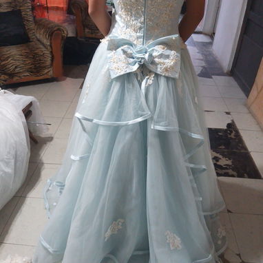 Se vende trajes de 15 y de boda - Img 123622956