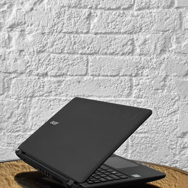 Laptops ideales para estudio o trabajo😉  Traídas de Estados Unidos gran variedad de modelos y precios económicos ✅  Des - 3/4