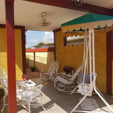 Casa con 5 habitaciones en Viñales – Piscina, terraza, cocina – 30 USD por hab – A 3 min de la plaza - Img 119587865