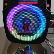 Bocina Bluetooth de batería 8p Kaiser con micrófono para karaoke nueva a estrenar #52398072 - Img 45339211