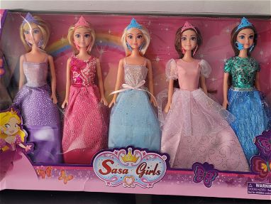 Bella caja d 5 barbies princesas - Img main-image