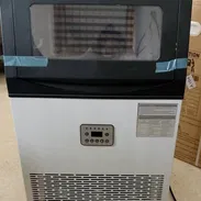 Maquina de hielo de 200 libras de hielo diarias nueva en caja,2300 usd - Img 57685884