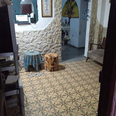 GANGA, apto céntrico, bueno para negocio, 4/4, 2 baños, 2 entradas, parte del techo libre, cisterna - Img 125709920