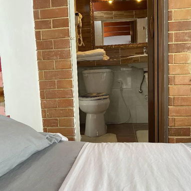 Renta de hostal en el CENTRO HISTORICO! NO se va la corriente! - Img 109491572