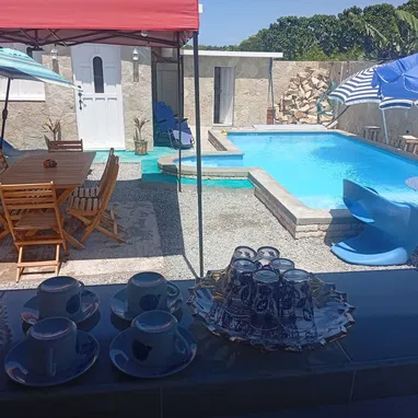 Hermosa casa de renta ,en la playa de Guanabo 🌊 piscina grande,  2 habitaciones +53 52463651 , a 3 cuadras del mar,  E - Img 107922326
