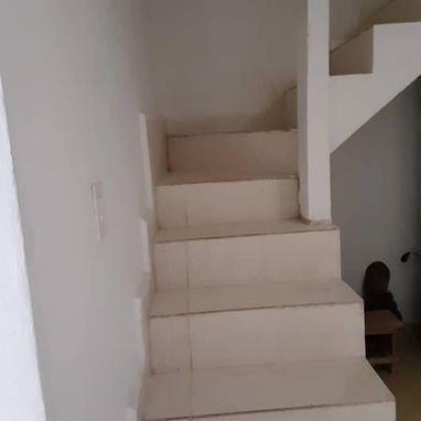 Vendo casa 🏠 puerta calle en Santo Suárez de 3 planta consta de 3cuarto,3baño,sala, cocina,comedor y área de lavado en - Img 119692643