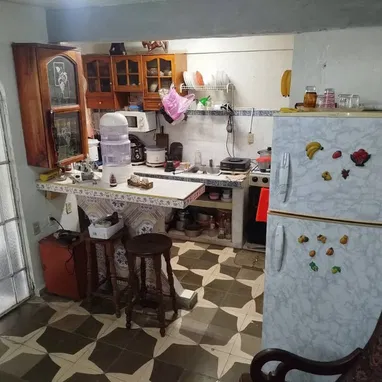 APARTAMENTO  SE VENDE CON VARIOS ARTÍCULOS DENTRO  CENTRO DE CIUDAD Y A 4 CUADRAS DEL BULEVAR - 2/10