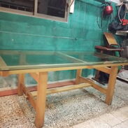 Venta de mesa de madera y sobre de cristal - Img 45353252
