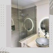 Tu baño merece esto. 🤍 Deja atrás lo viejo. Dale a tu hogar el upgrade que se merece con nuestra mampara de crsital - Img 55812267