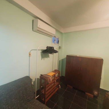 Se renta apto en 2do piso a 3 cuadras aproximadamente del Hospital Calixto Garcia.54026428 - 8/10