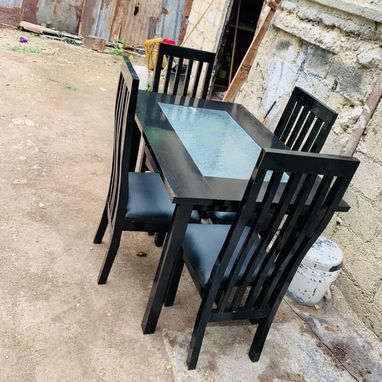 Venta de camas tapizadas y juegos de comedor - 2/2