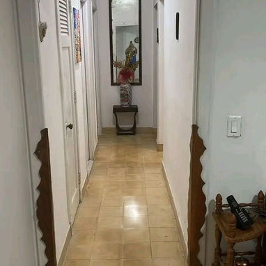 GG-141 ¡APARTAMENTO EN BAJOS CAPITALISTA EN EL VEDADO! A PASOS DEL MALECÓN Y LA EMBAJADA AMERICANA 🔑 - Img 125875500