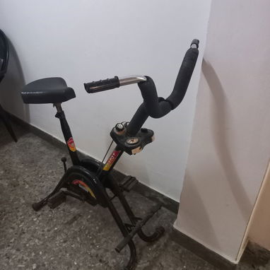 Se vende bicicleta estatica - Img 122576280