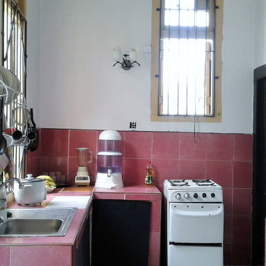 Se Renta  1 HAB Espaciosa (Casa Colonial) pocos Pasos( Universidad de la Habana.) 15 usd x noche. 50008772 - 7/9